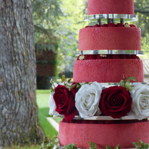 Wedding cake fruits-rouges